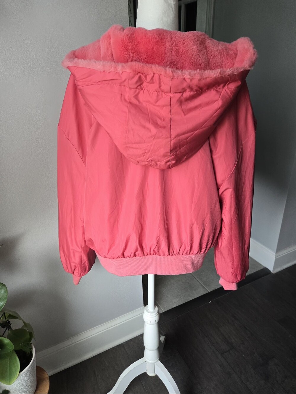 New York & Company Reversible Hooded Faux Fur Bomber Jacket Pink Coral XL - Picture 6 of 9